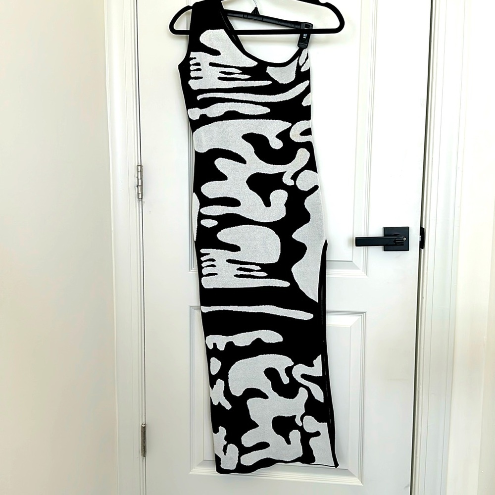 NWT Micas Contrast Line Pattern Knit Off Shoulder Maxi Dress XL Black And White